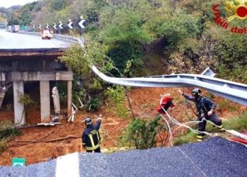 Savona: crolla un viadotto dell’A6 per Torino. Si teme anche il cedimento del ponte gemello