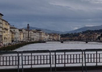 L’Arno fa paura, a Sieci è livello strada, mai così da vent’anni