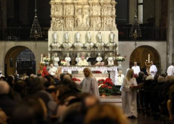 Firenze, fedele molto pio prende a calci una bimba che ha fatto confusione a messa