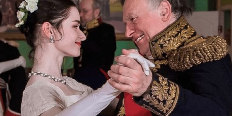 Orrore a San Pietroburgo: lo storico Oleg Sokolov tirato fuori dal fiume in ipotermia, nello zaino due braccia femminili mozzate