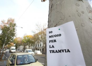 Firenze, il Pd pesantemente contestato durante un’assemblea per le nuove linee della Tramvia (VIDEO)