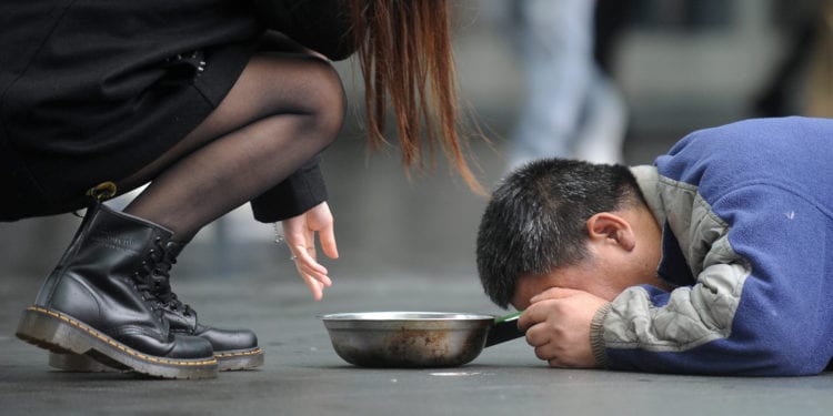 Un Paese sul lastrico: in povertà 12 milioni di italiani, il 27,3% della popolazione