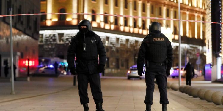 Mosca: spari vicino ai servizi di sicurezza, 3 morti (VIDEO). E’ terrorismo