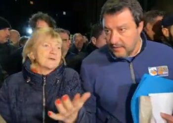 Indicò a Salvini a chi citofonare, le distruggono l’auto