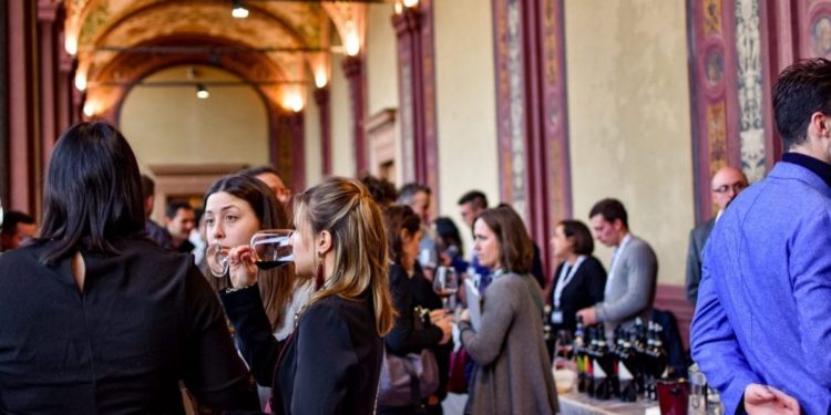 Un momento di Wine&Siena 2019 a Rocca Salimbeni, sede della Banca Monte dei PaschiUn momento di Wine&Siena 2019 a Rocca Salimbeni, sede della Banca Monte dei Paschi
