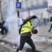 La protesta dei gilet gialli la spunta. Parigi ritratta la riforma pensioni