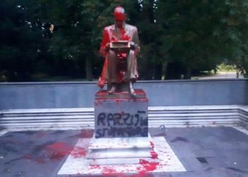 Imbrattata la statua di Montanelli a Milano