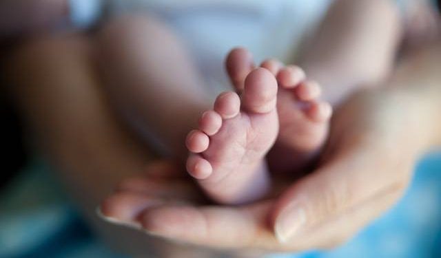 Ragusa, neonato buttato nell’immondizia. Le colpe della sinistra