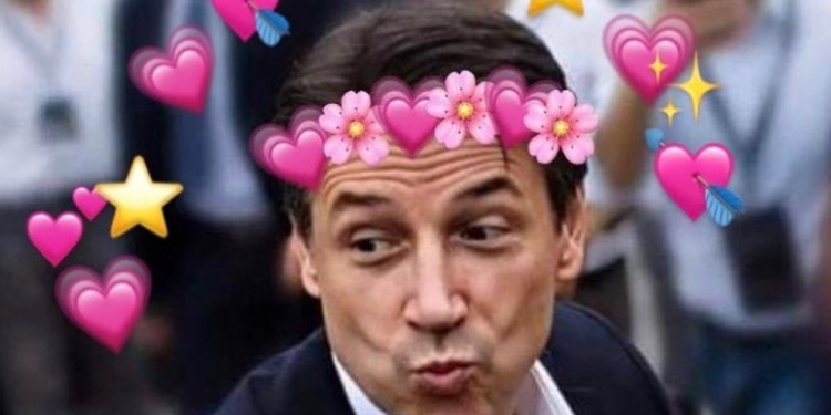 Lectio magistralis di Conte a Firenze. Reggiseni sul palco?