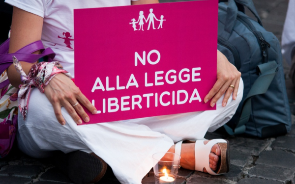 Omo- come omologazione