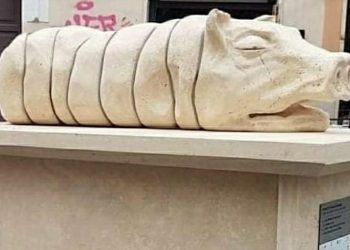 La statua della discordia è una porchetta