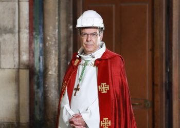 L’arcivescovo di Parigi si dimette: “Ha avuto una relazione con una donna”