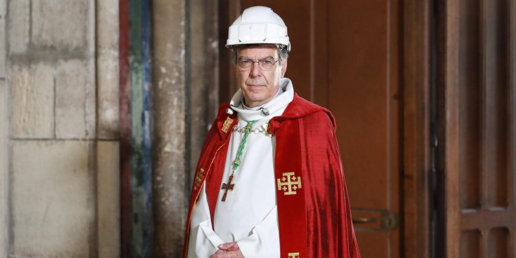 L’arcivescovo di Parigi si dimette: “Ha avuto una relazione con una donna”