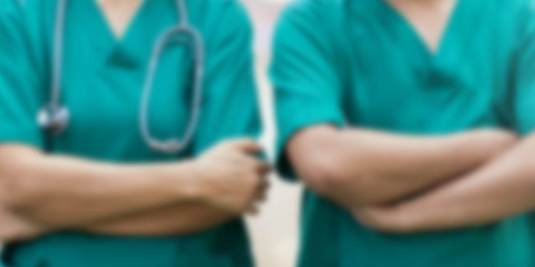 Infermiera no vax sospesa dal lavoro, giudice ordina la riammissione