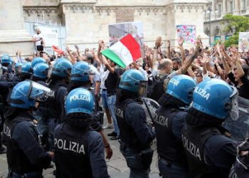 Sindacato Polizia contro il governo: “No all’obbligo di vaccinazione”
