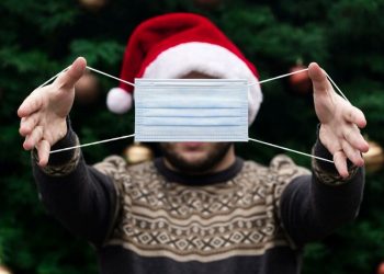 Cancellare “Natale”, Ue ritira documento. Adesso nel mirino “Anche a te e famiglia”