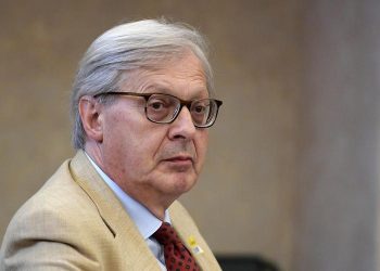 Pace o condizionatore, Sgarbi sbotta contro Draghi: “Ha rotto i cog*****!”
