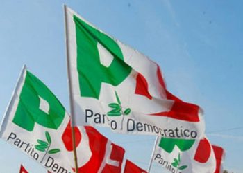 Democraticamente