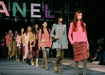 Firenze torna capitale della moda. C’è il defilé di Chanel alla Leopolda