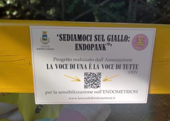 Una panchina gialla ad Albano Laziale