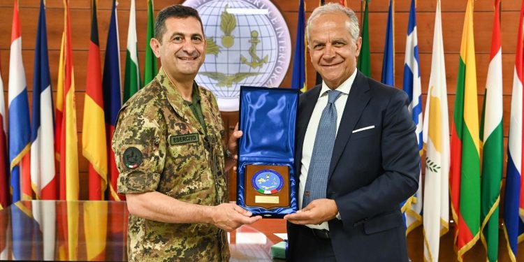 Comunicati stampa/COVI: il Prefetto di Roma in visita al Comando Operativo di Vertice Interforze