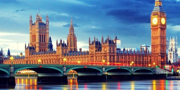 Il debito pubblico e le dimissioni programmate di Boris Johnson