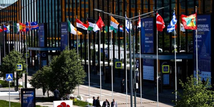 A San Pietroburgo illustrato un nuovo ordine mondiale