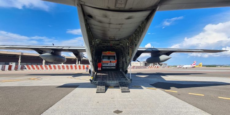 Covid , Aeronautica Militare: trasporto urgente da Lamezia Terme a Roma per una bambina in imminente pericolo di vita