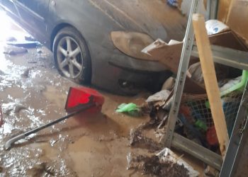 Gli angeli del fango, che sopperiscono carenze delle istituzioni.