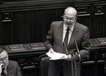 Meloni rifiuta il Fascismo e la sinistra se la prende con la Fiamma. Ma fu un socialista a sdoganarla…