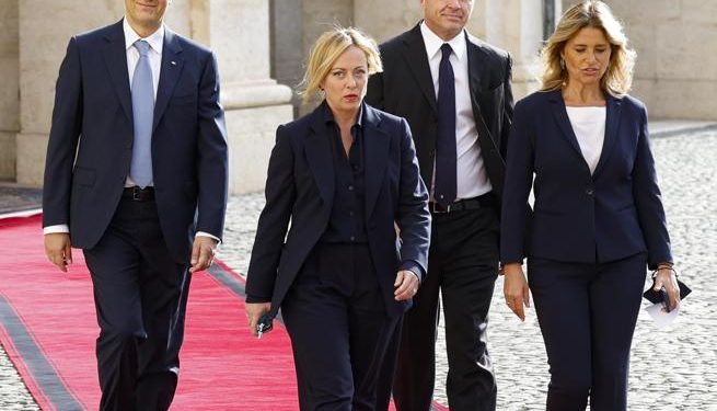 Abiti da consultazioni. Anatomia del dress code da Quirinale