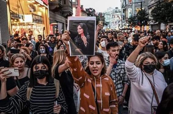 In Iran si continua a morire