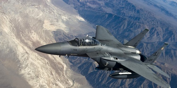 Foggia, denaro per indossare l’uniforme? Aeronautica: “Massima collaborazione con la magistratura”