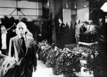 La fiamma e la falce e il martello