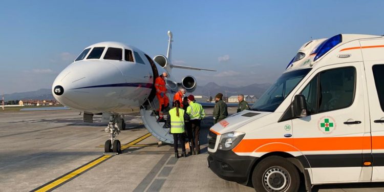 Aeronautica Militare. In volto da Catania a Bergamo per salvare un bimbo