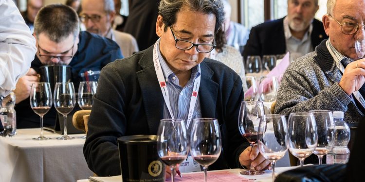 Vino Nobile di Montepulciano: una pergamena del 1350 allunga la “vita” del Nobile