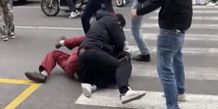 Una scuola al di sopra delle fazioni