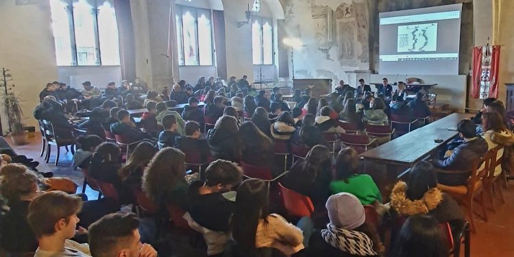 Todi. Tanti giovani per “Foibe ed Esodo. La tragedia del nostro confine orientale”