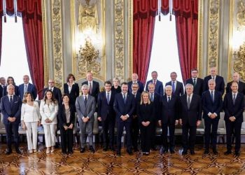 Il governo è davvero complottista? O…..