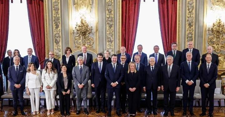Il governo è davvero complottista? O…..