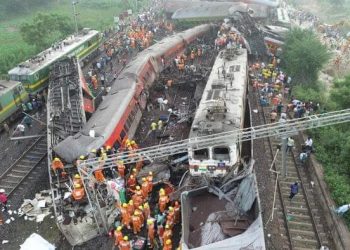 Scontro tra treni in India: il bilancio è di 288 morti e circa novecento feriti