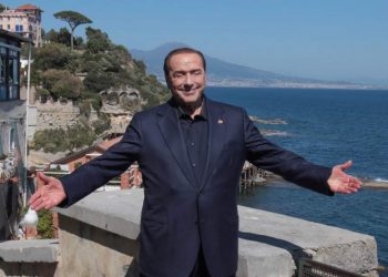 Berlusconi:gesti cavallereschi, odio e lacrime di coccodrillo