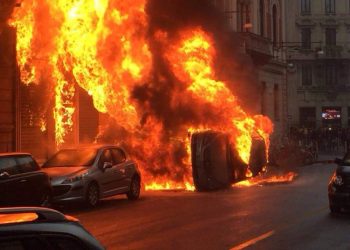 Francia, quinta notte di scontri: altri 719 arresti. Sinistra divisa sulla rivolta