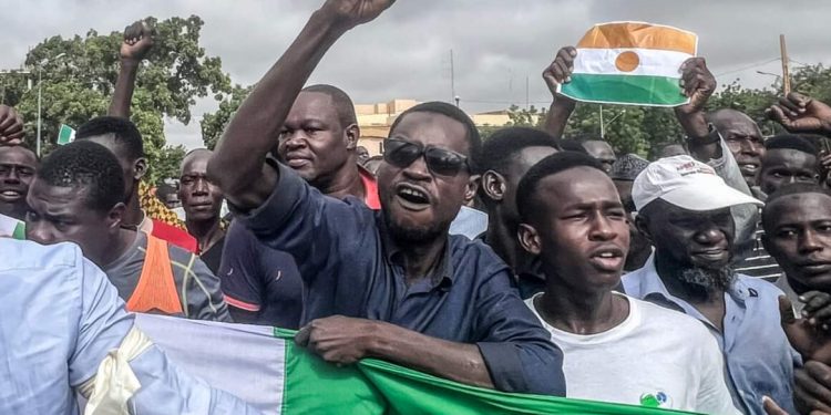 Niger. La Francia sceglie la via dello scontro spaleggiata da USA e UK. Guerra per procura NATO con Nigeria, C. d’Avorio e Senegal?
