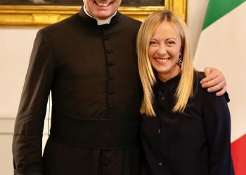Meloni riceve Don Coluccia dopo l’aggressione: “Pieno sostegno e massima solidarietà”