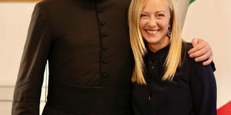 Meloni riceve Don Coluccia dopo l’aggressione: “Pieno sostegno e massima solidarietà”