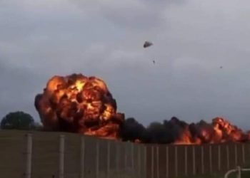 Torino, aereo delle Frecce Tricolori si schianta durante le prove: morta una bambina