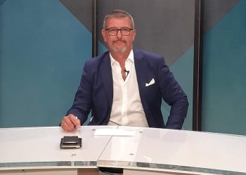 Certi amori non finiscono, fanno dei giri immensi e poi ritornano