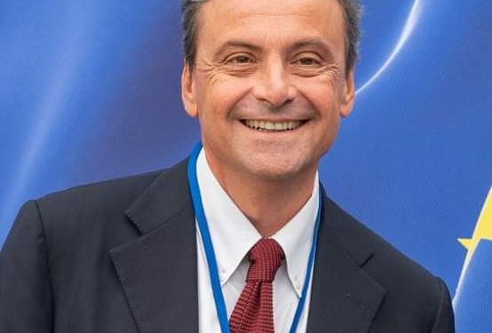 Calenda consegna la “pesca” infuocata a Landini.