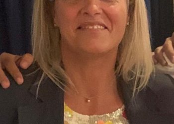 Il testo di Giorgia Meloni è inserito capovolto all’ingiù